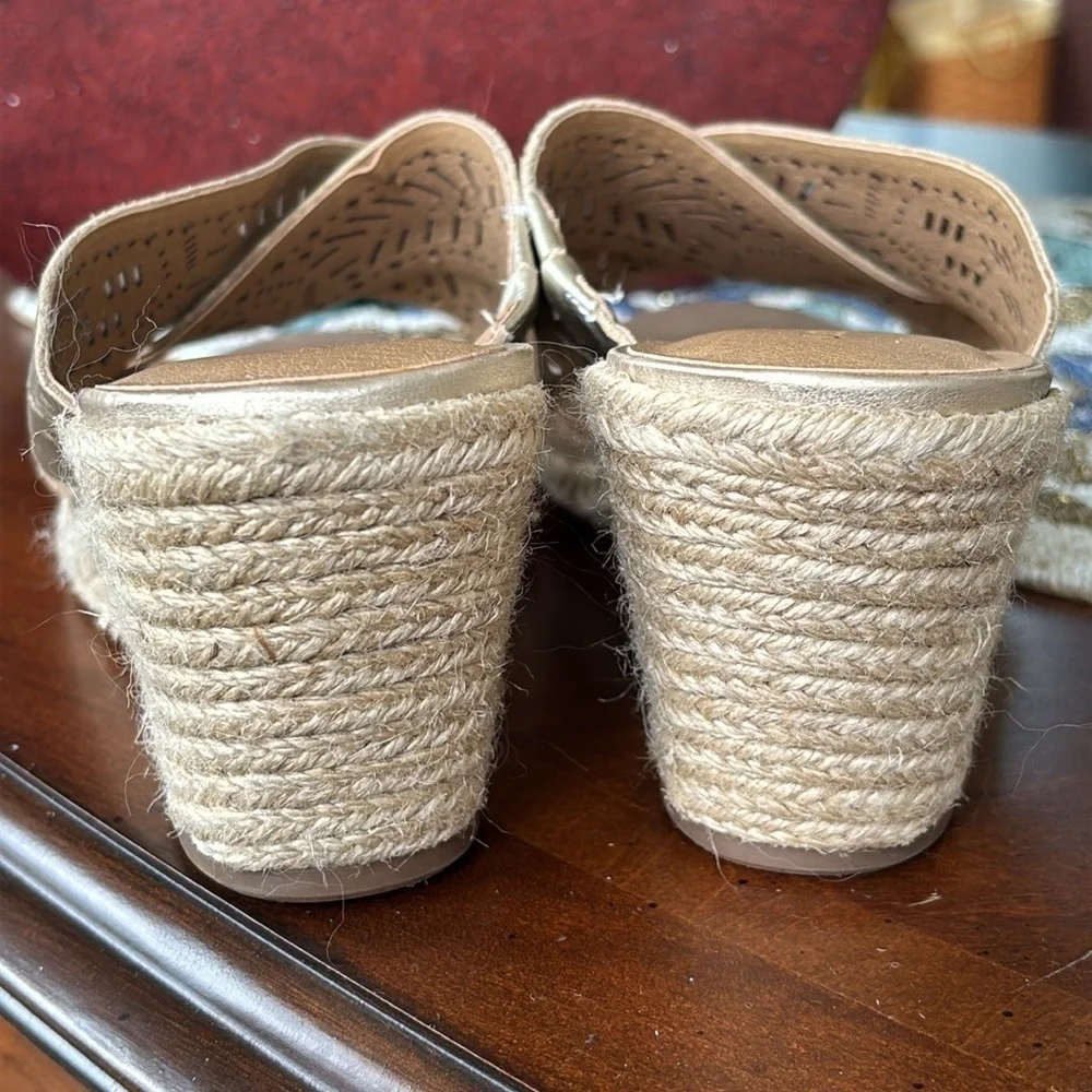 Brand New Lucky Brand Keela Genuine Leather Metallic Gold Tone Laser Cut Sandals